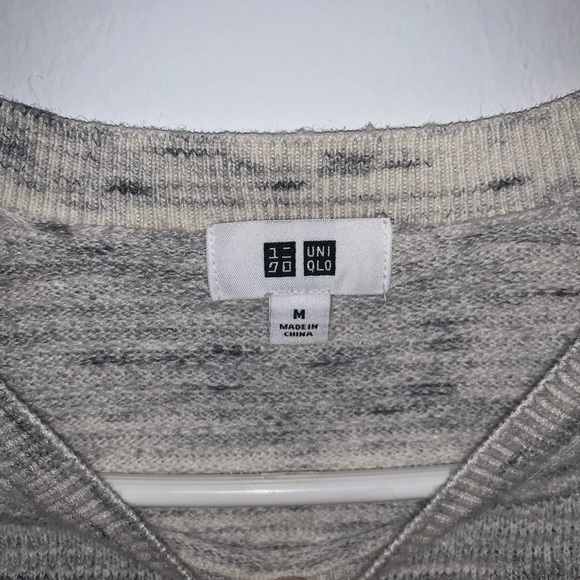 UNIQLO long sleeve shirt - Picture 3 of 3